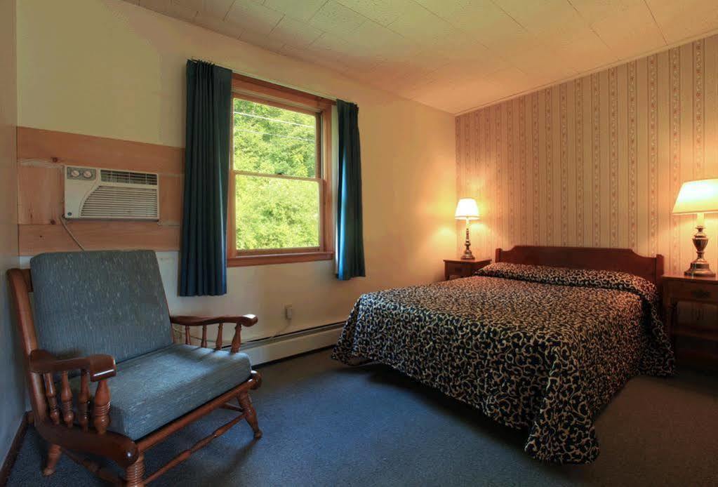 Ladd Brook Inn Pownal Δωμάτιο φωτογραφία