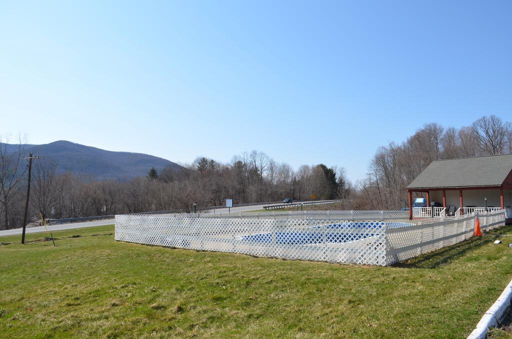 Ladd Brook Inn Pownal Εξωτερικό φωτογραφία